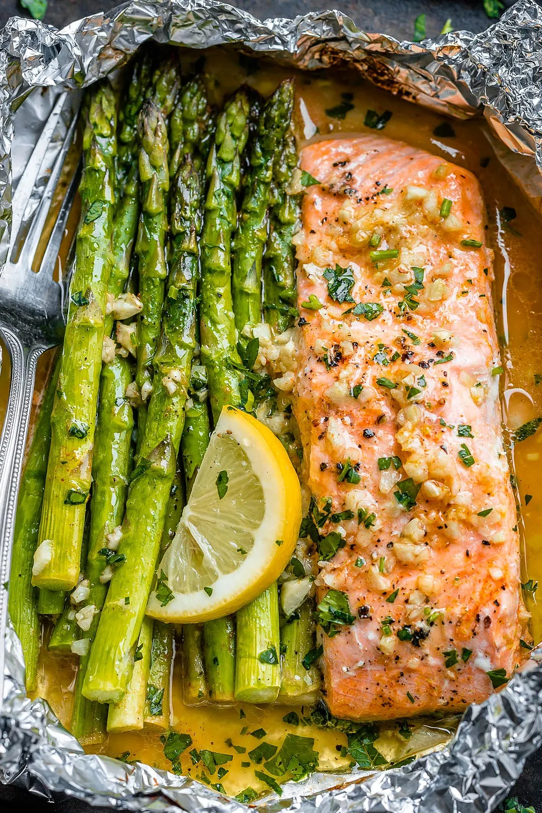Baked Lemon Salmon and Asparagus Foil Pack