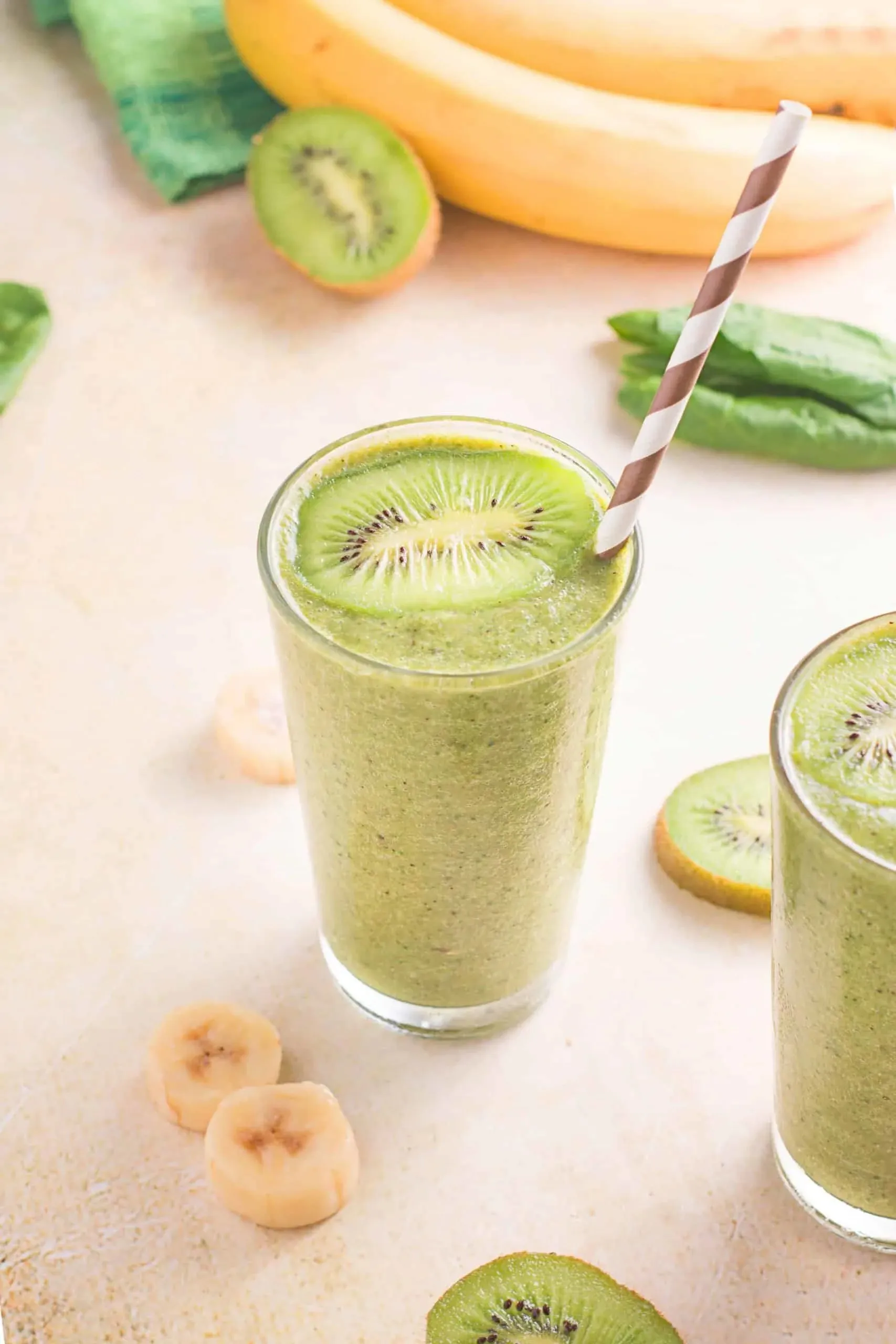 Banana Spinach Smoothie with Kiwi