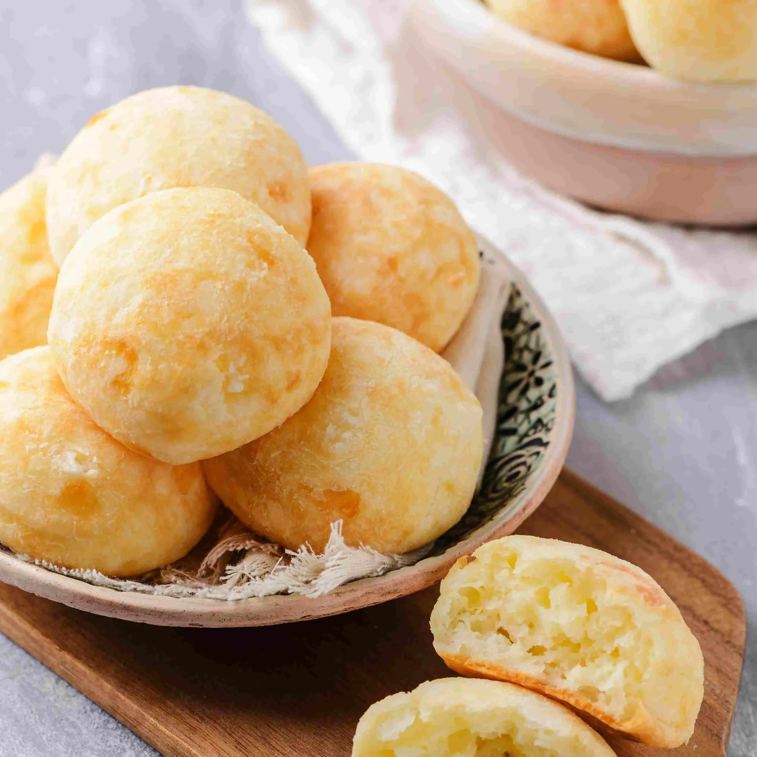 Brazilian Cheese Bread (Pão de Queijo)