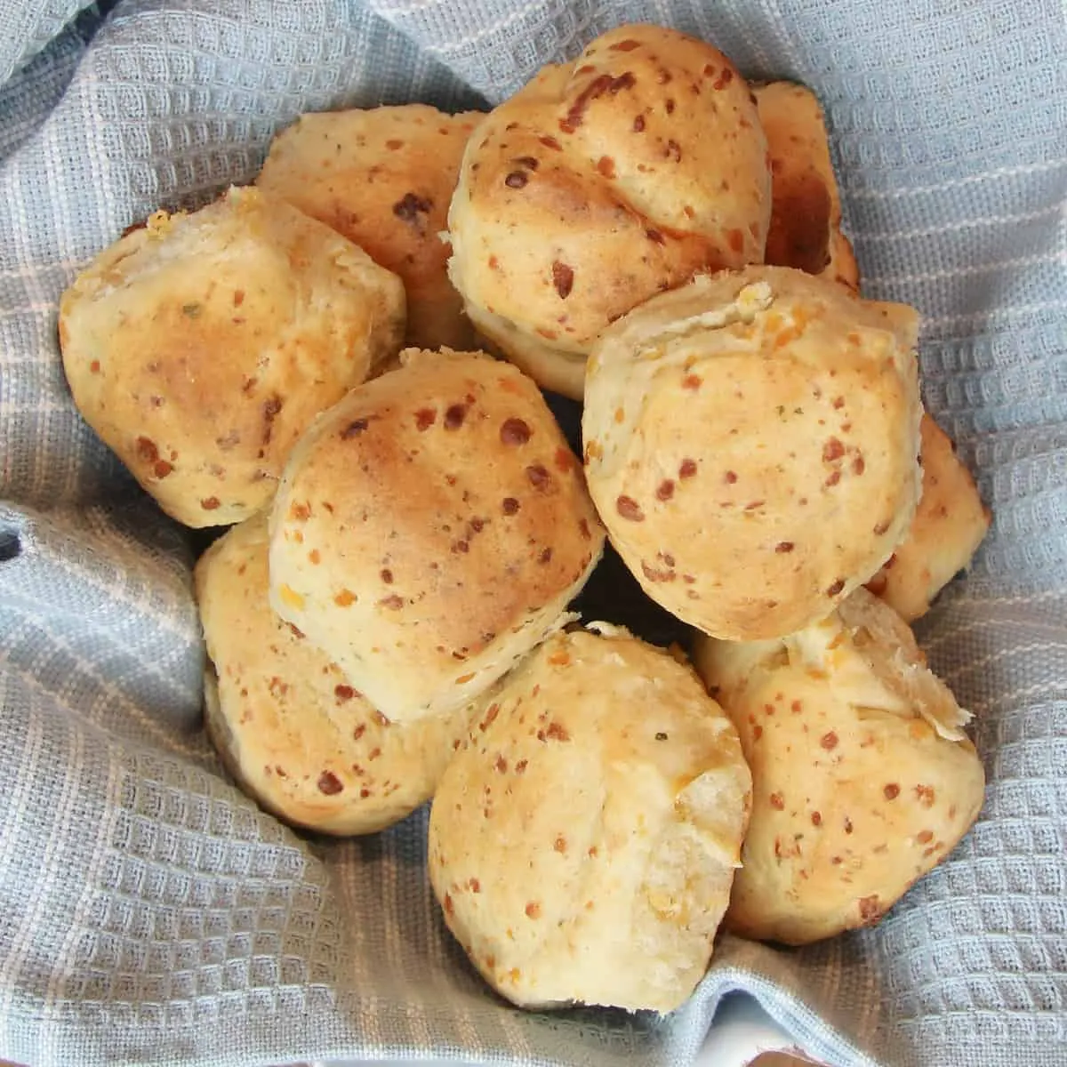 Cheddar Ranch Dinner Rolls
