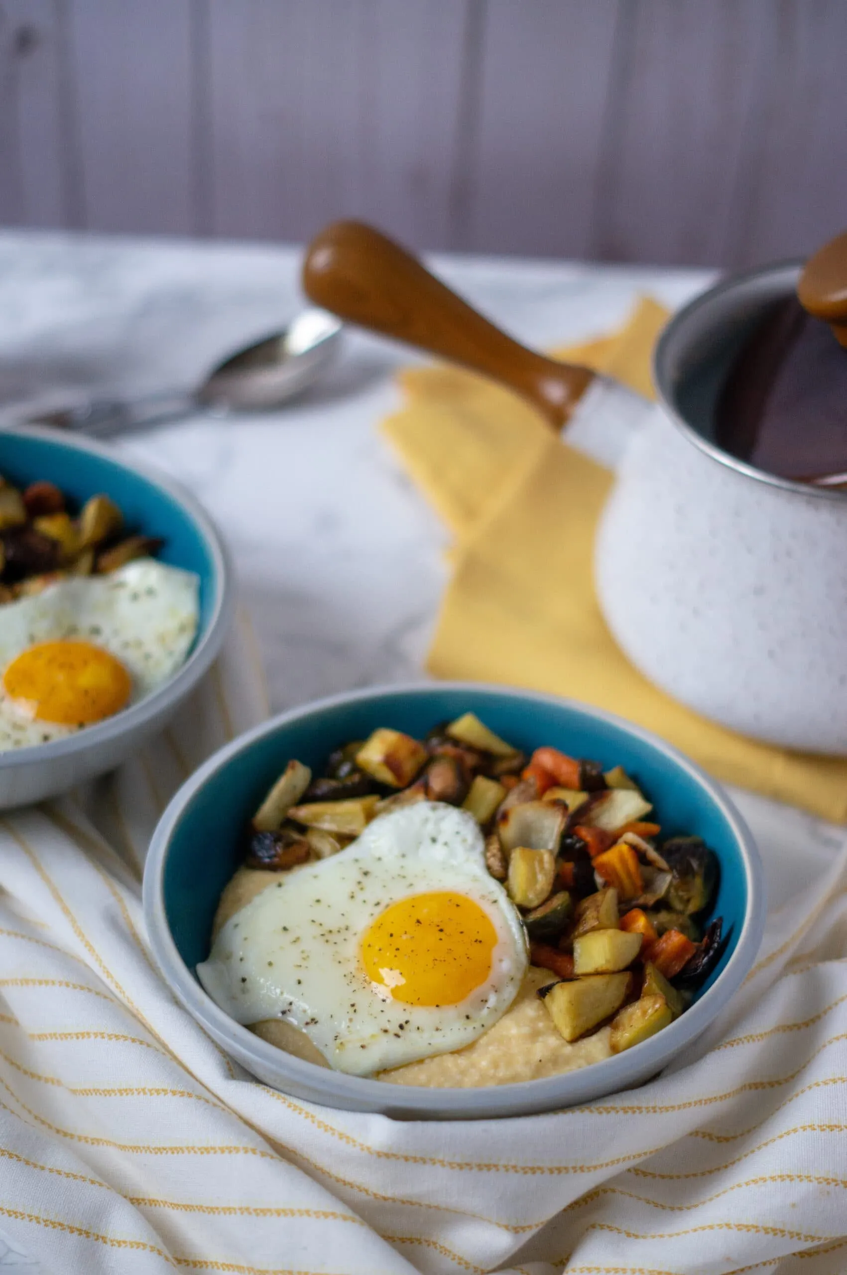 Cheesy Grit Breakfast Bowls