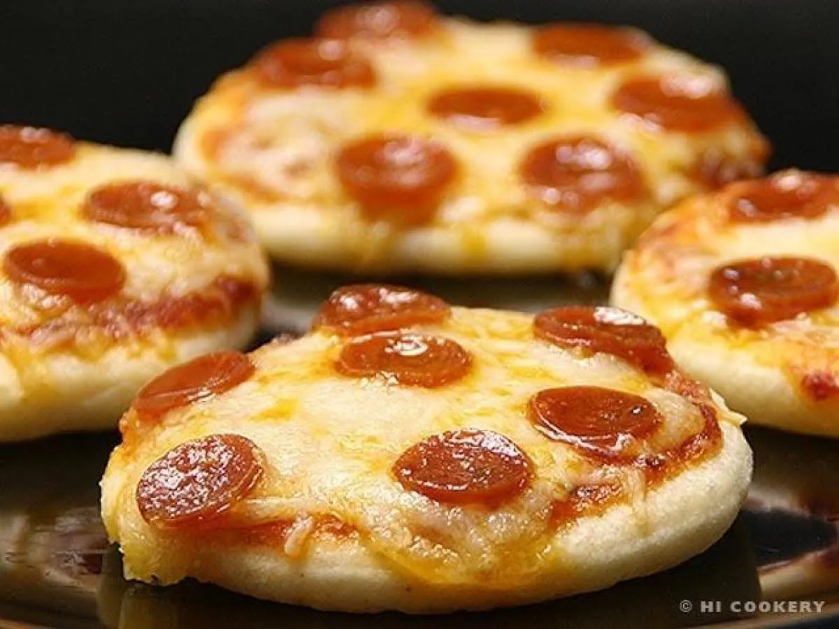 Cheesy Pepperoni Mini Pizzas