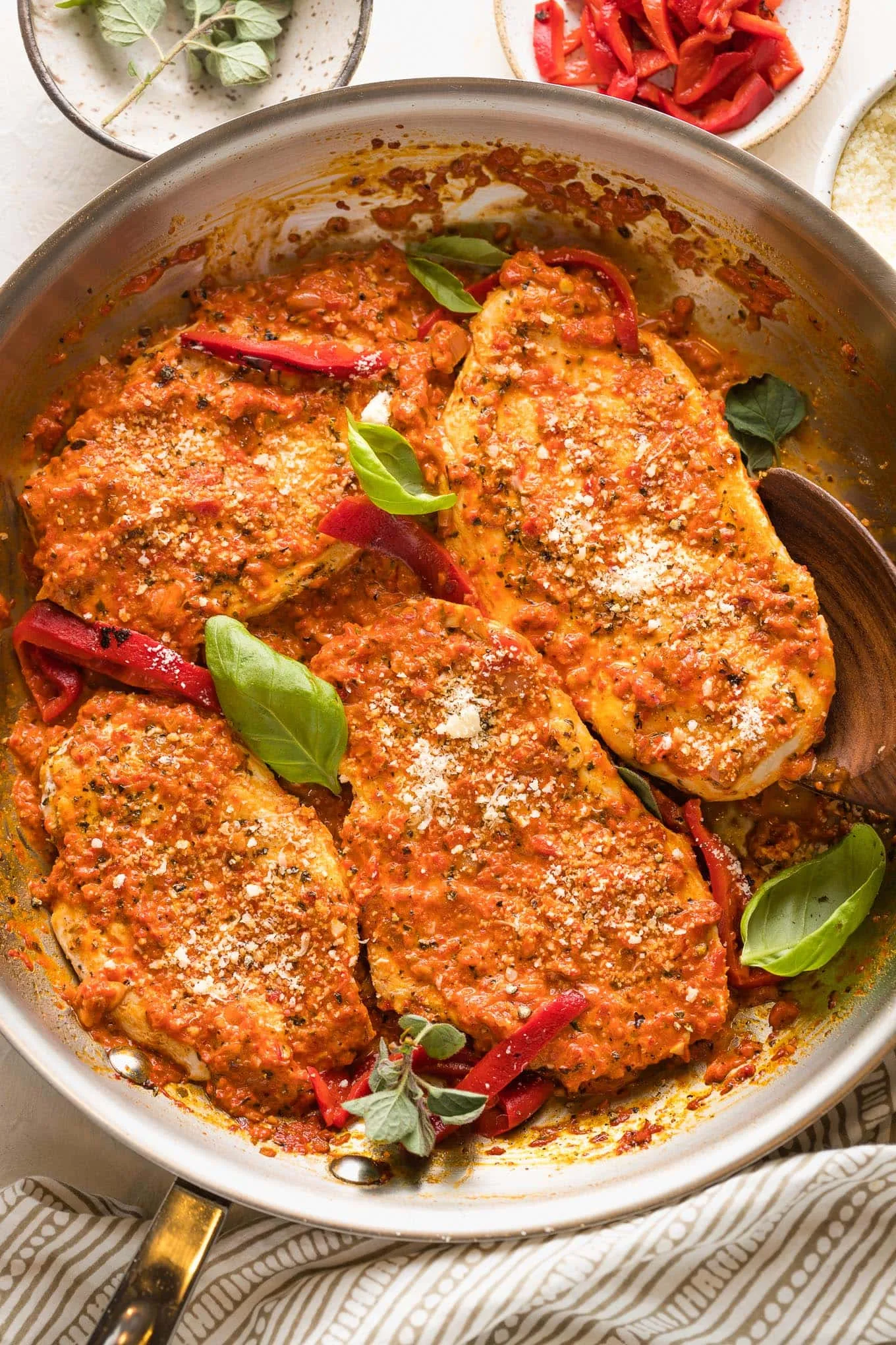 Chicken with Roasted Red Pepper Garlic Sauce