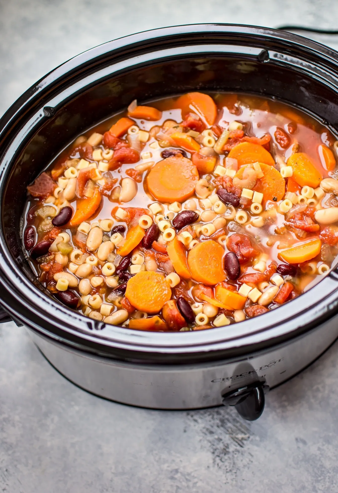 Crock Pot Vegetarian Pasta e Fagioli Soup