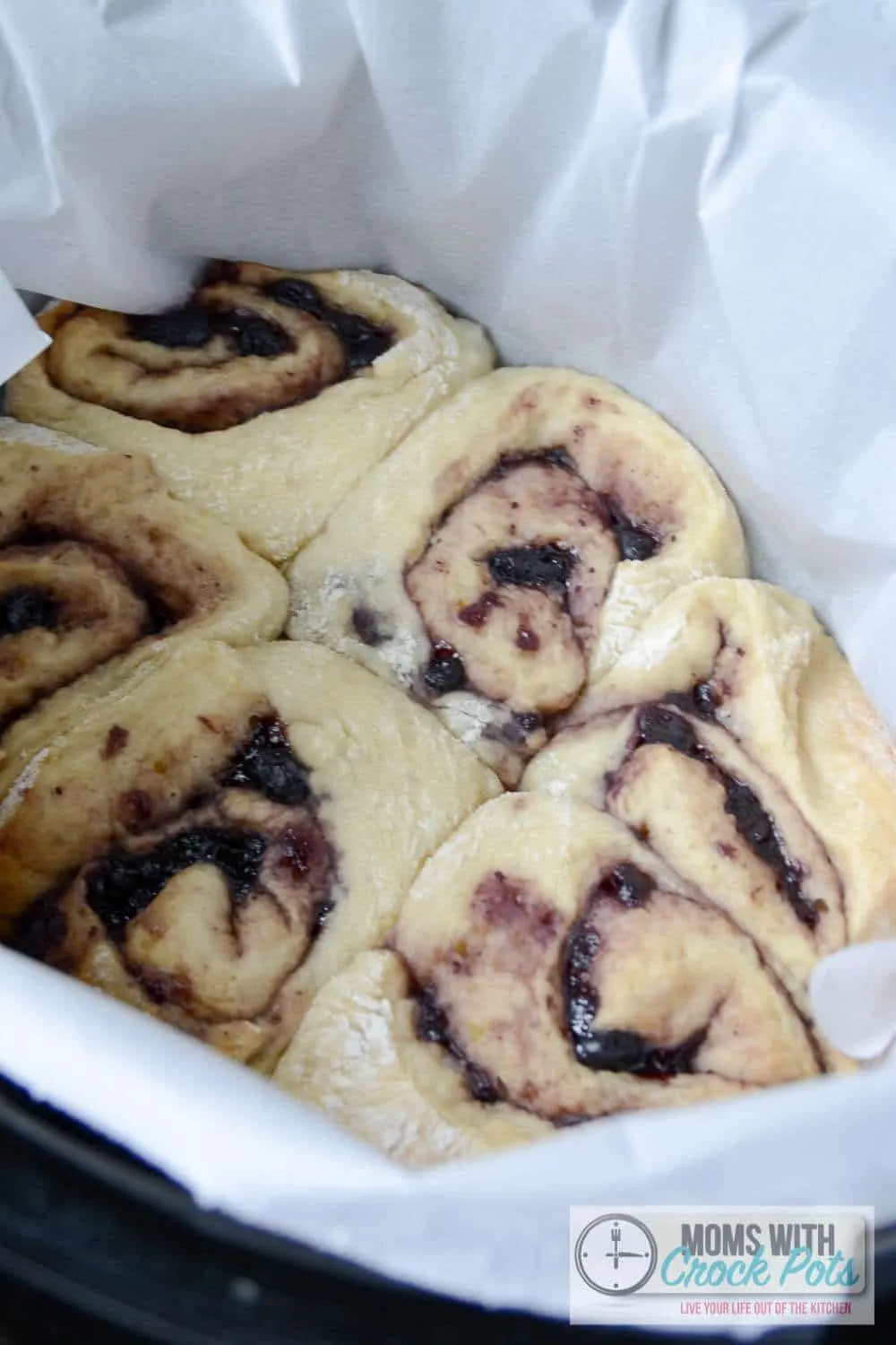 Crockpot Blueberry Cinnamon Rolls