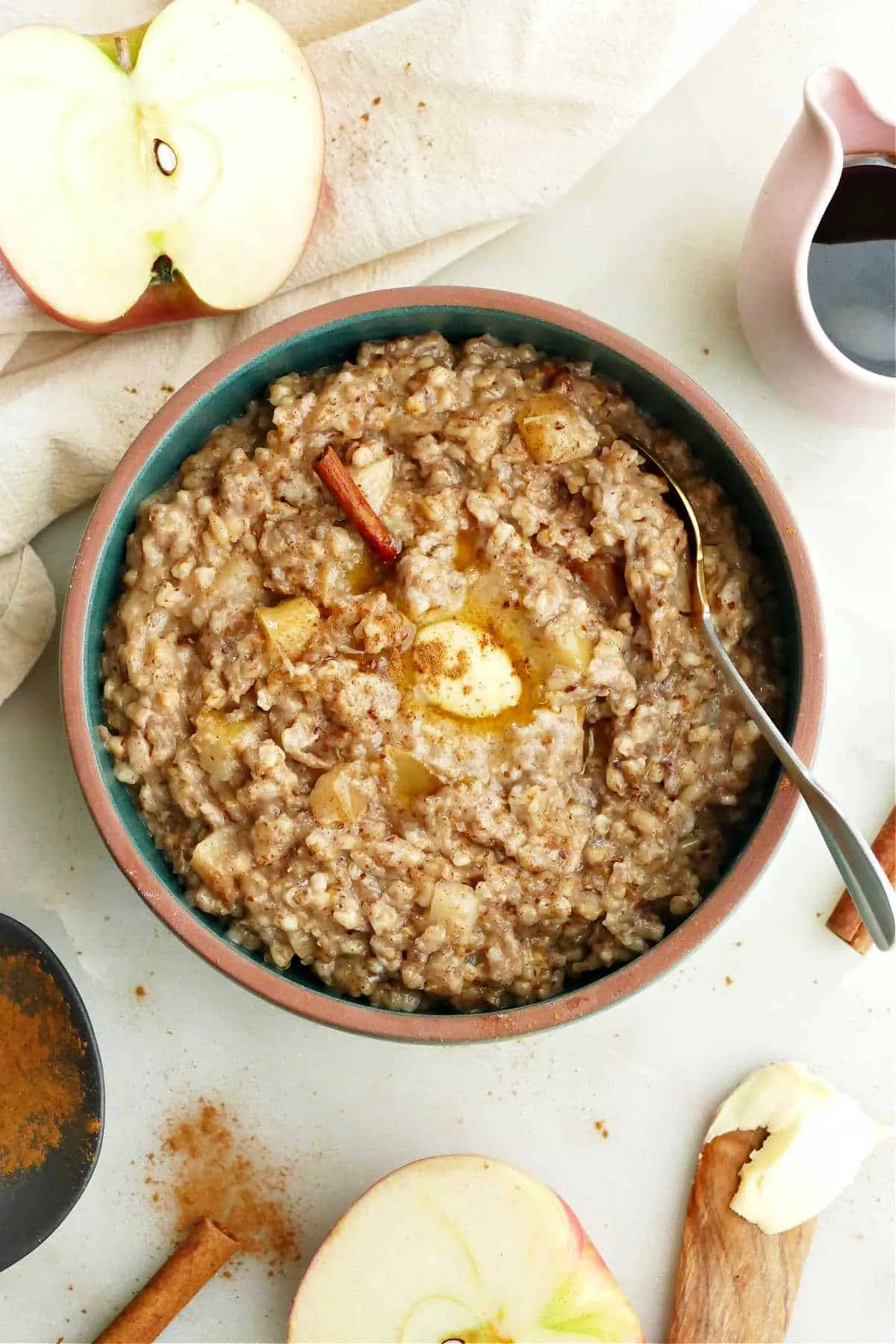 Easy Crockpot Apple Cinnamon Oatmeal