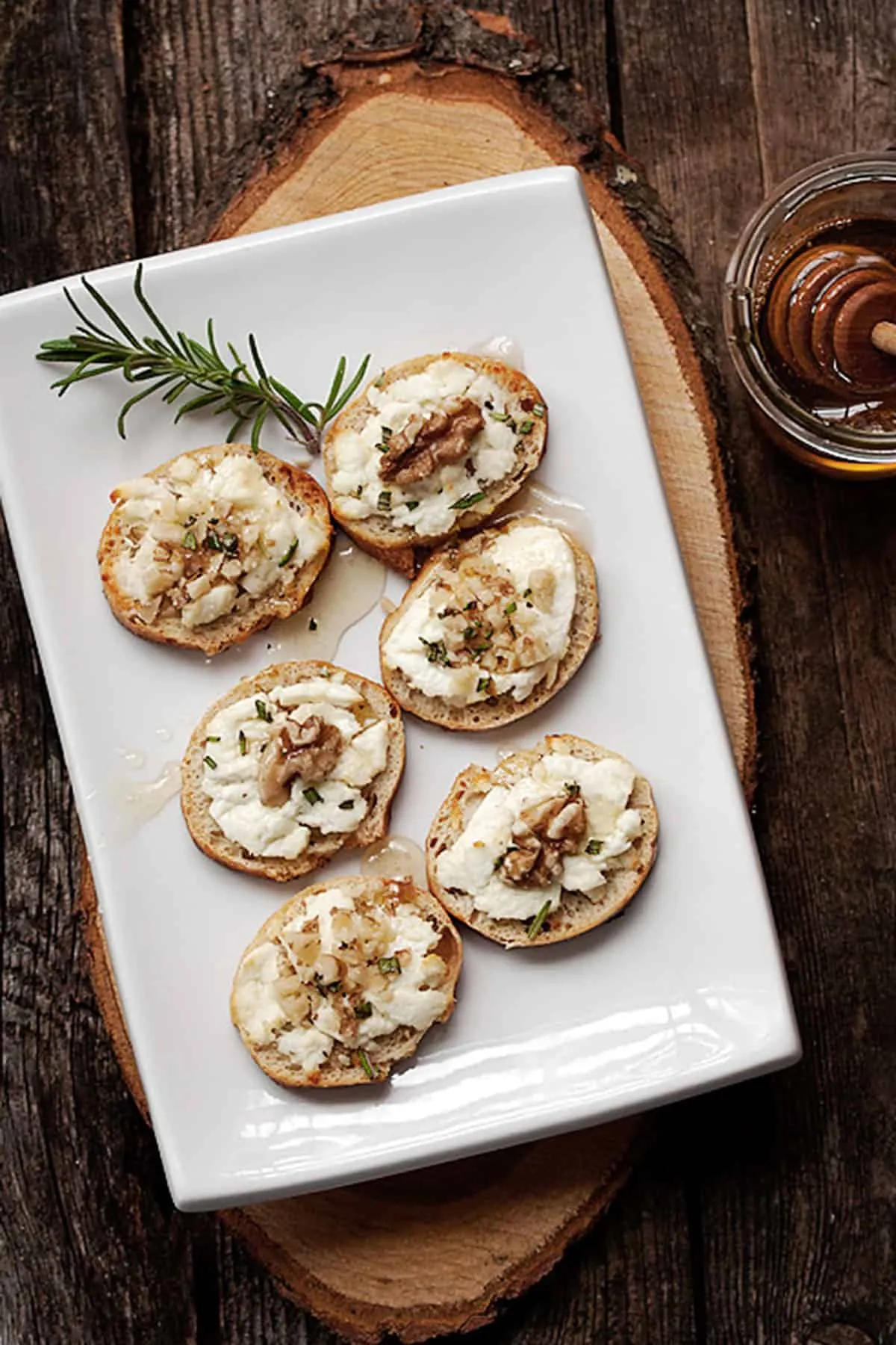 Easy Goat Cheese Crostini Appetizer with Honey