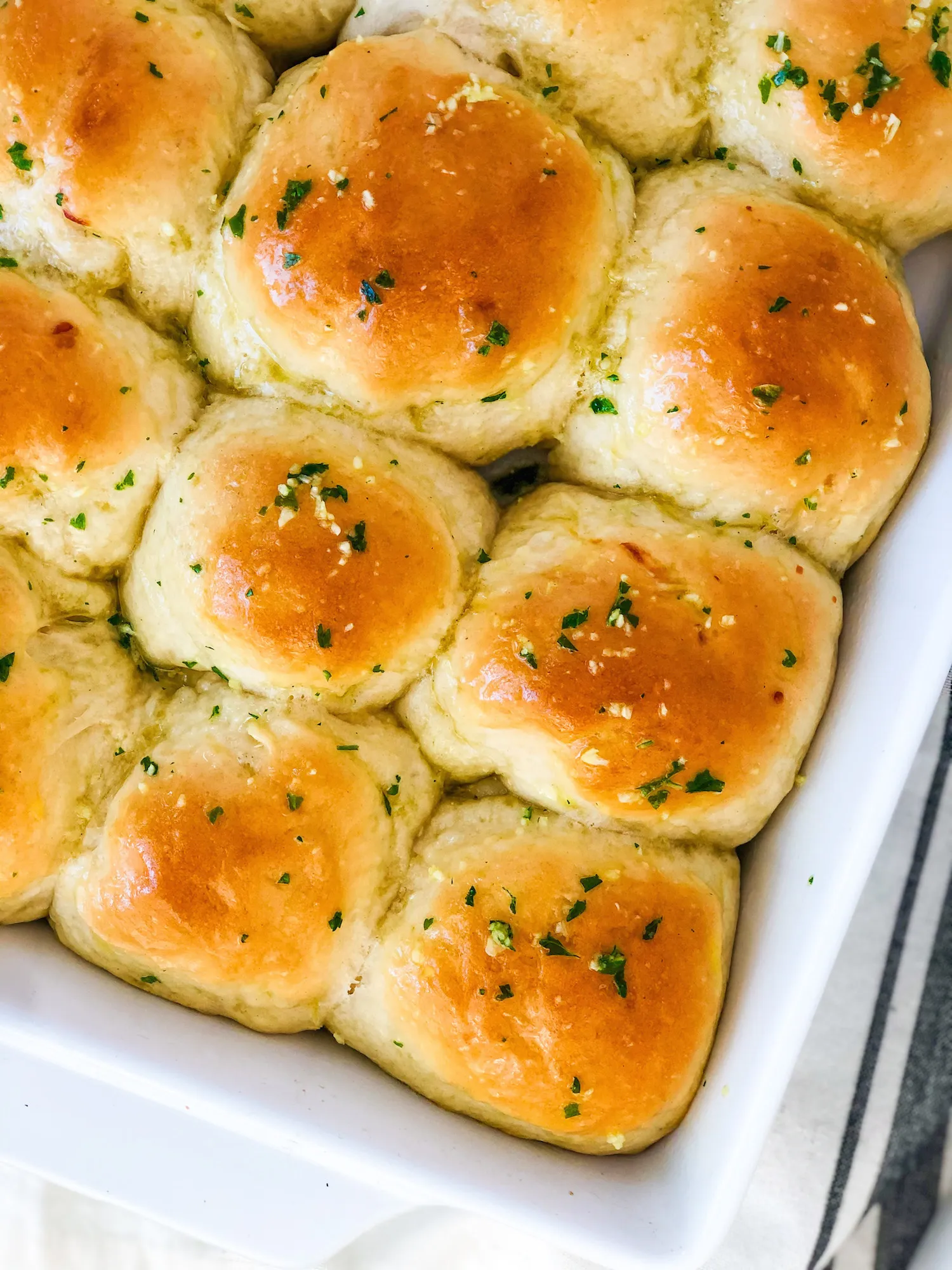 Easy Parmesan and Garlic Dinner Rolls