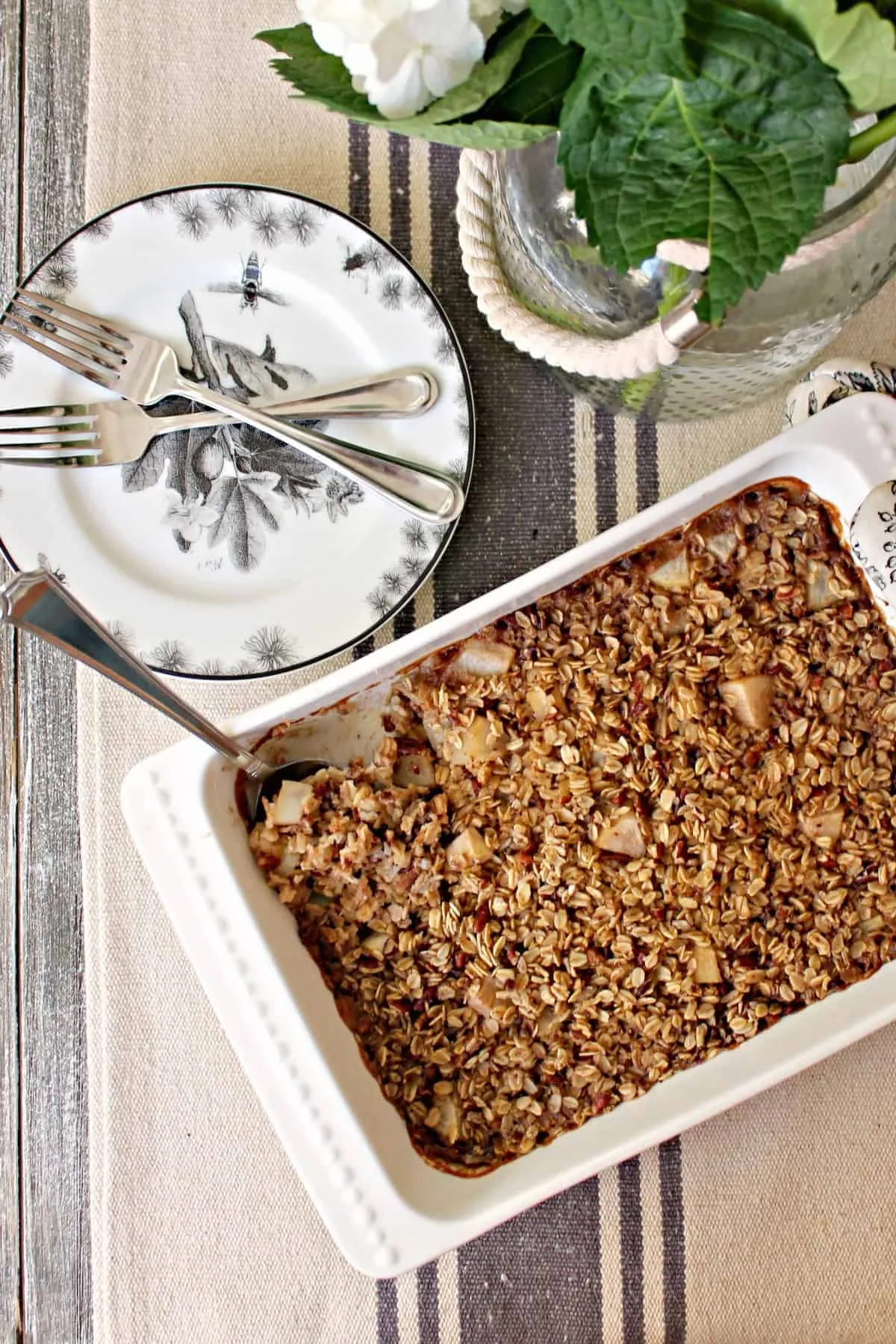 Easy Pear Oatmeal Bake