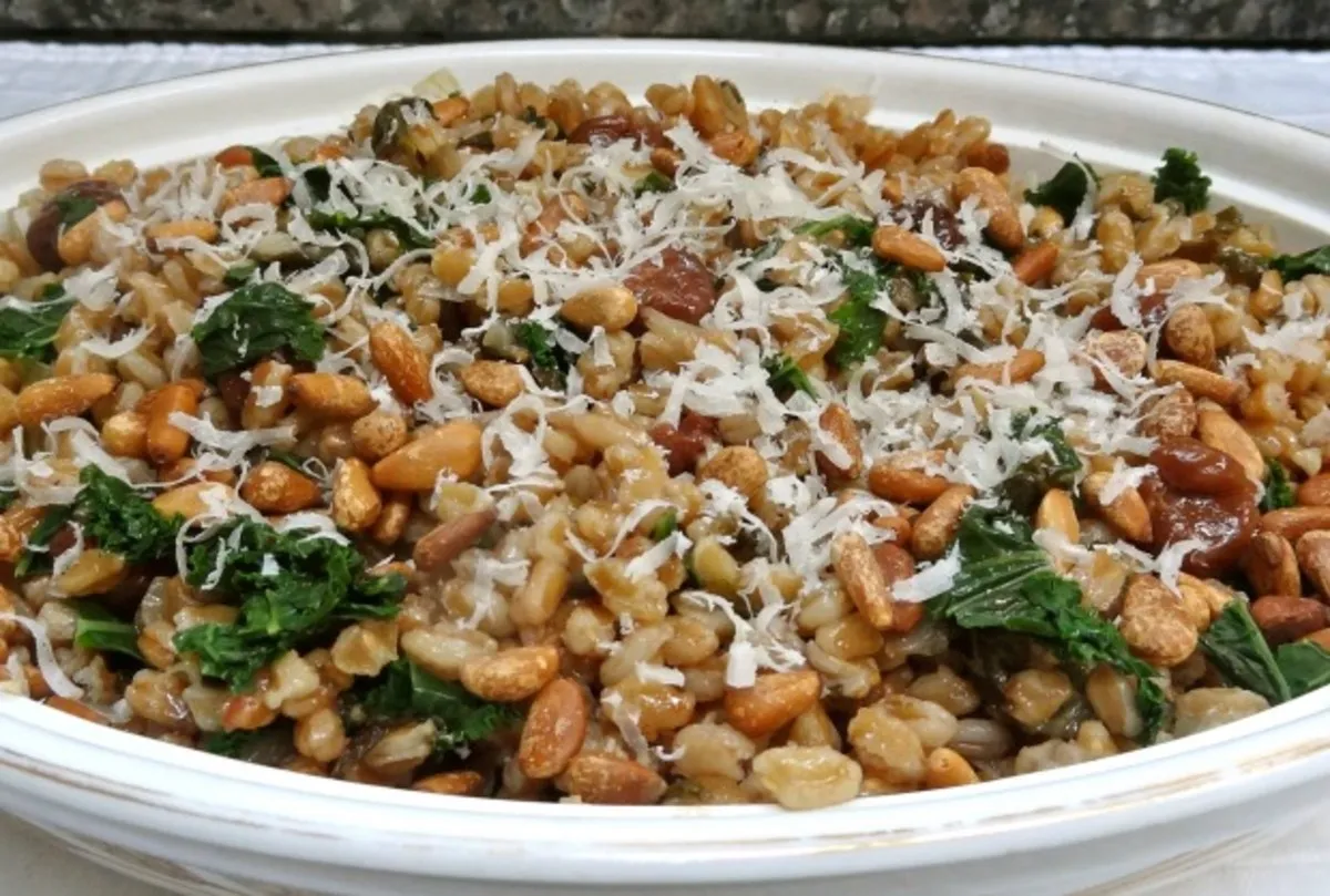 Farro with Cashews and Currants