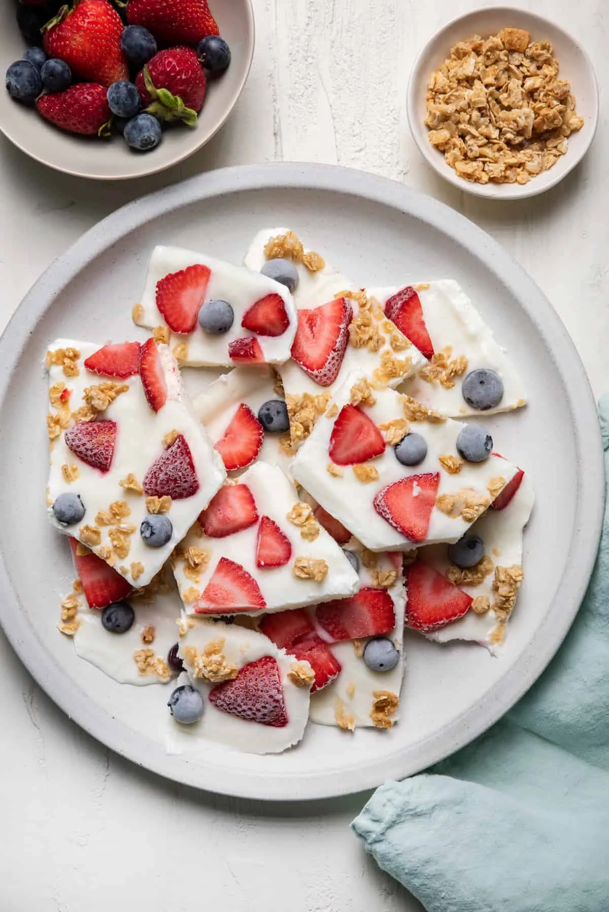 Frozen Yogurt Bark Berries