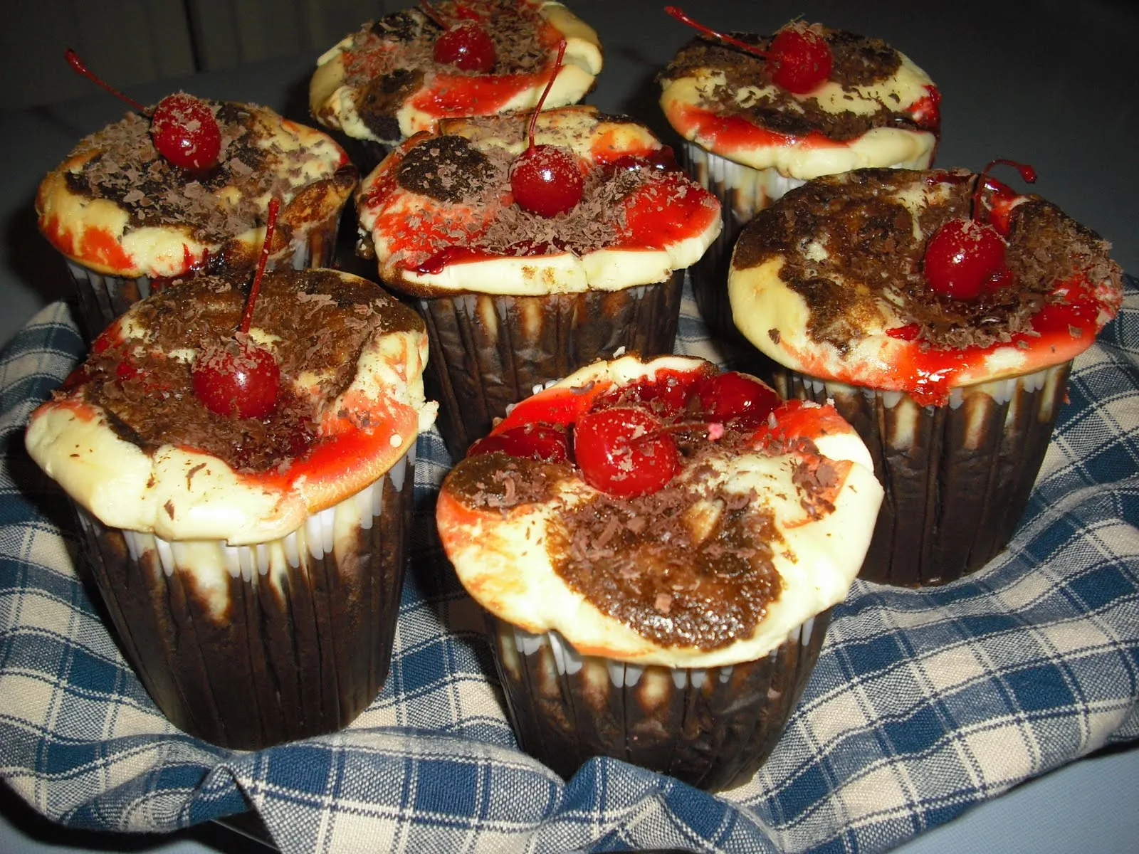 Gooey Pineapple Licous Jumbo Cuppies