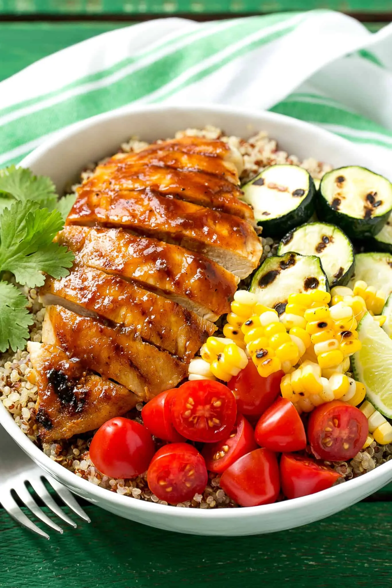 Healthy Chicken Salsa Verde Quinoa Bowl