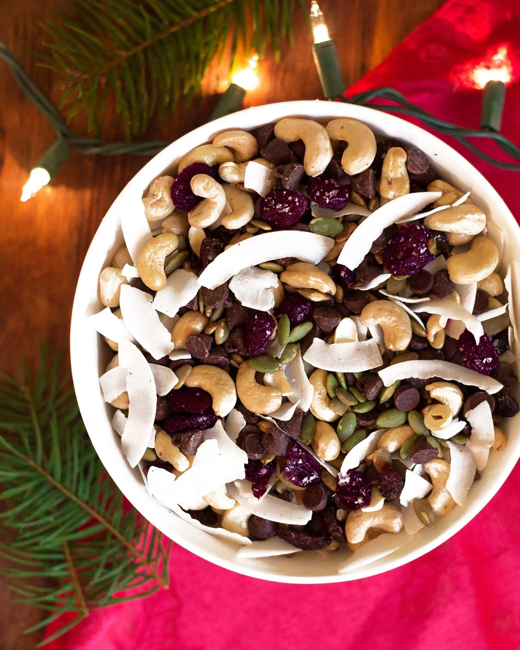 Healthy Holiday Snack Mix