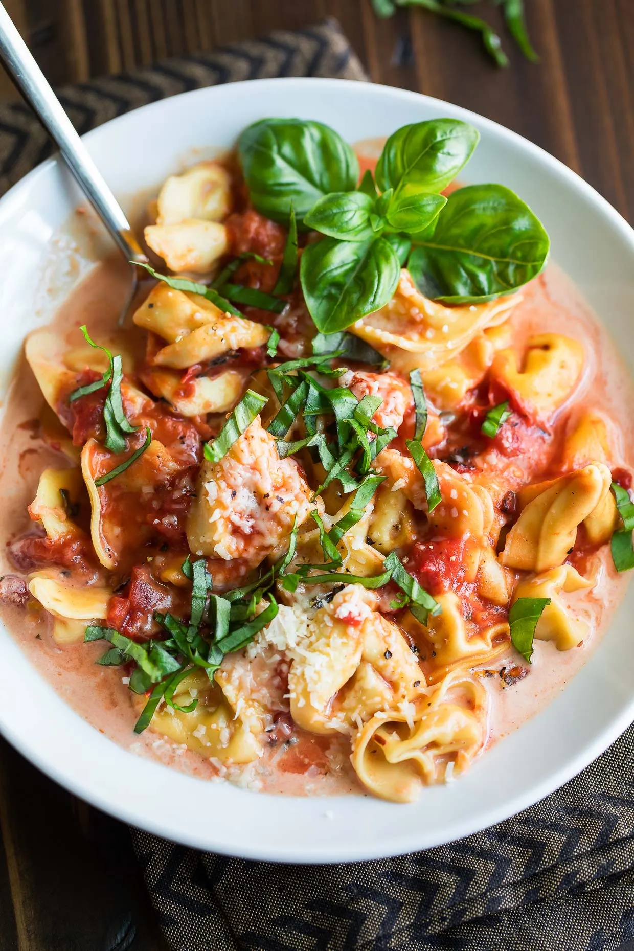 Instant Pot Tomato Basil Parmesan Tortellini Soup
