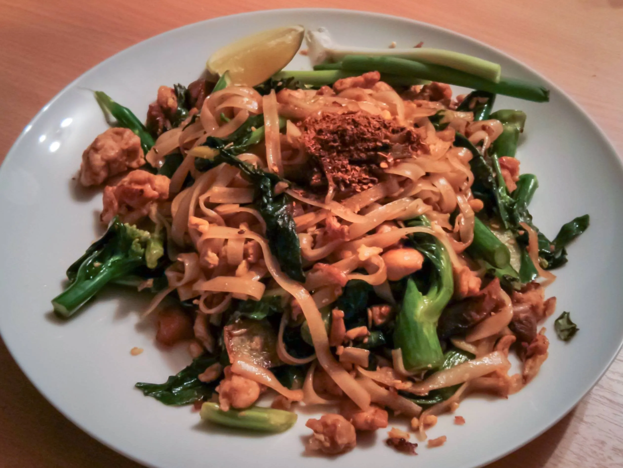 Kuiatiao Pad Si Iew Kai (Stir Fried Ribbon Noodles with Chicken)