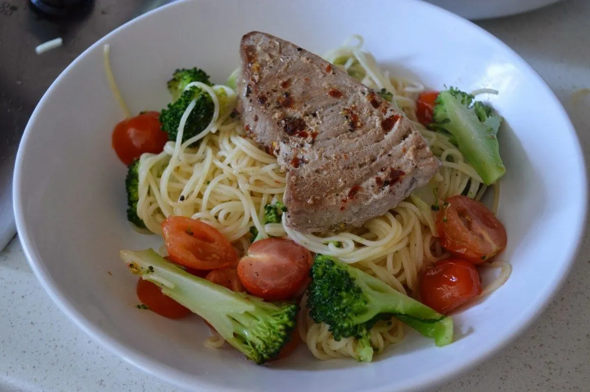 Lemon Spaghetti with Tuna and Broccoli