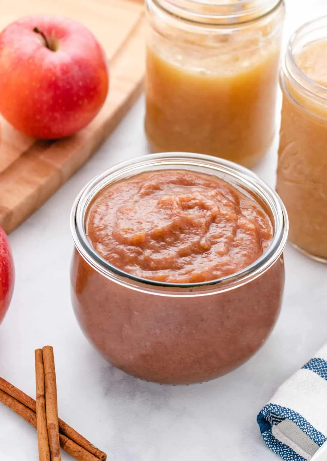 Natural and Homemade Unsweetened Applesauce