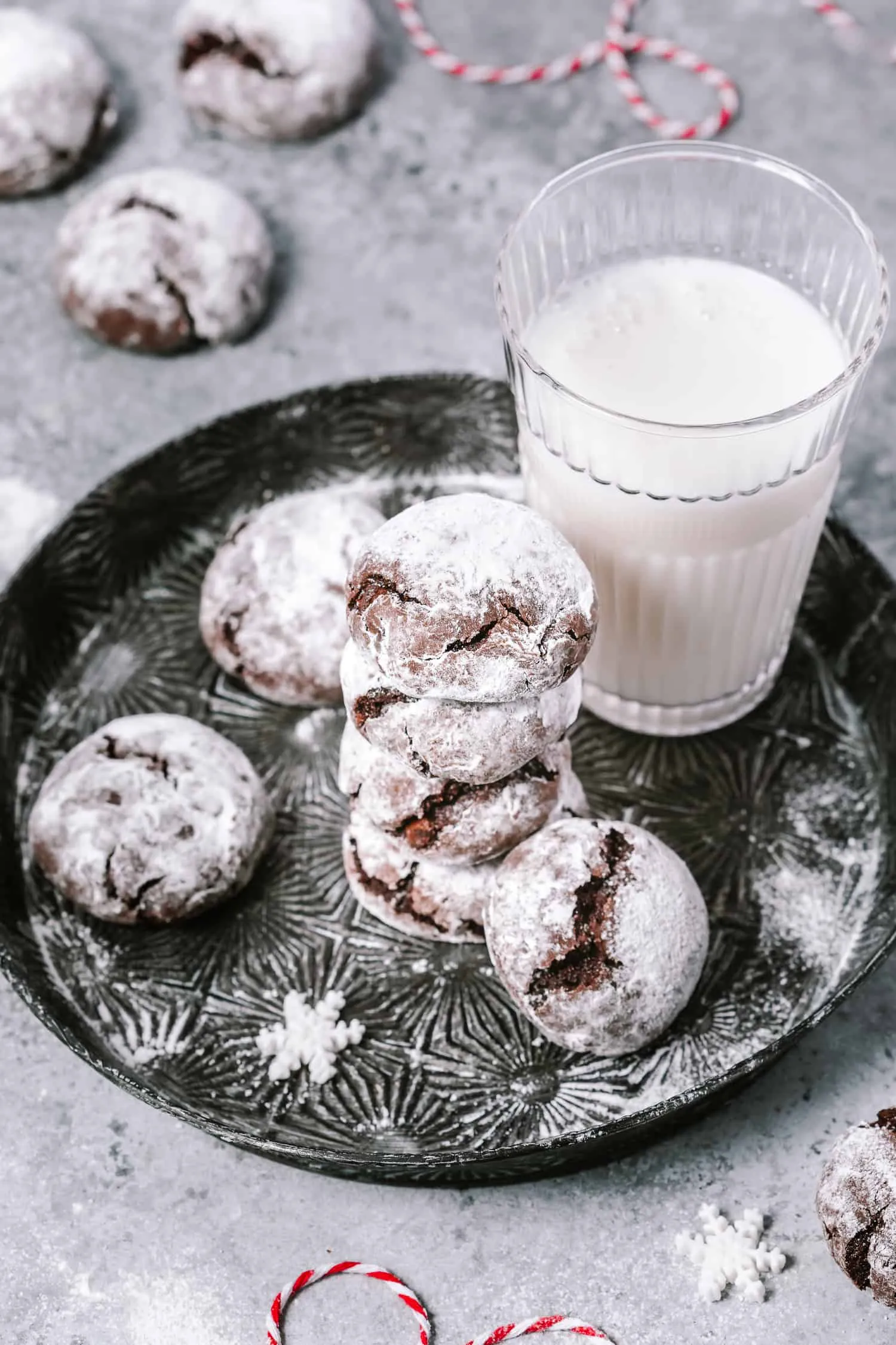 Paleo Chocolate Fudge Crinkle Cookies