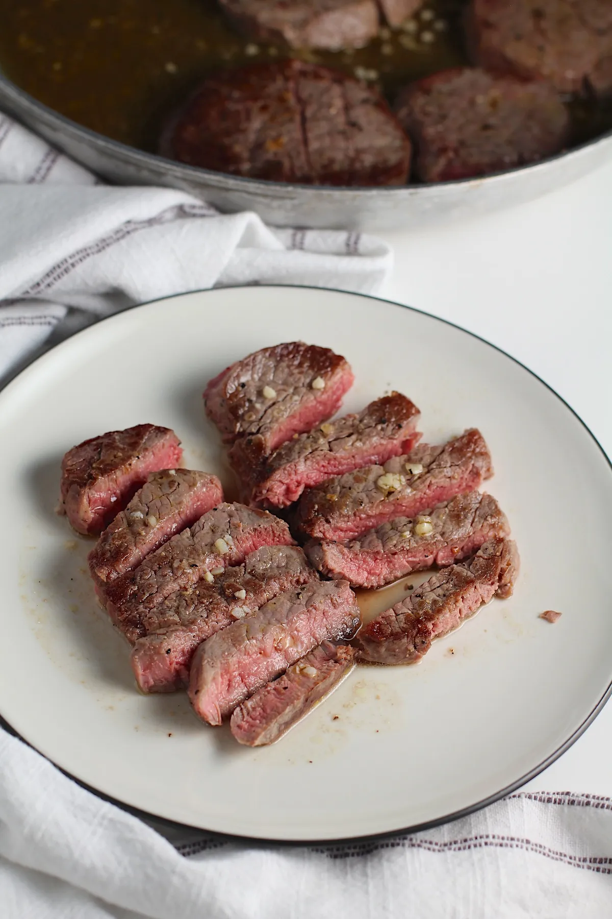 Pan Seared Beef with Garlic and Chili Sauce