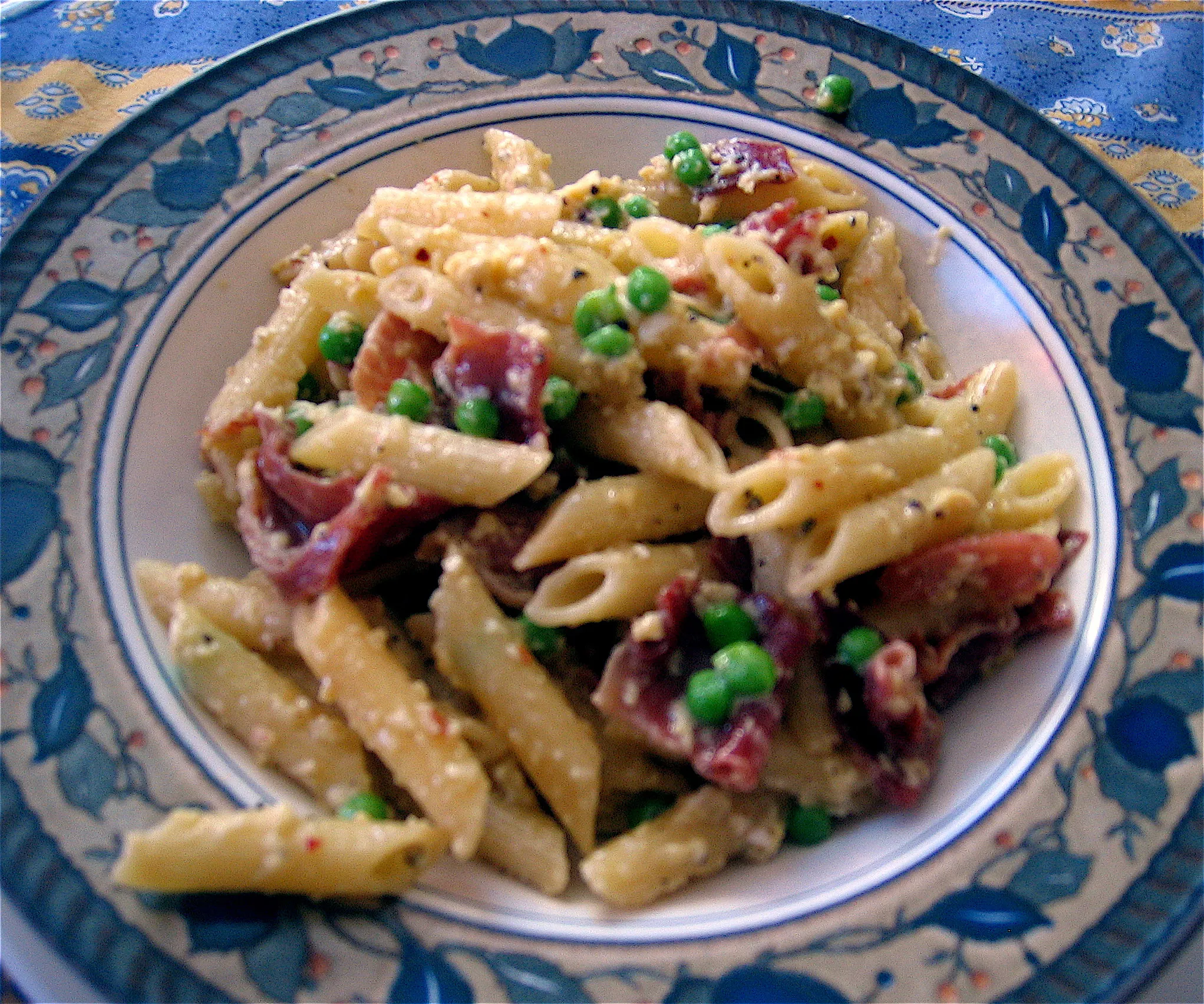 Penne with Peppers, Peas, and Prosciutto