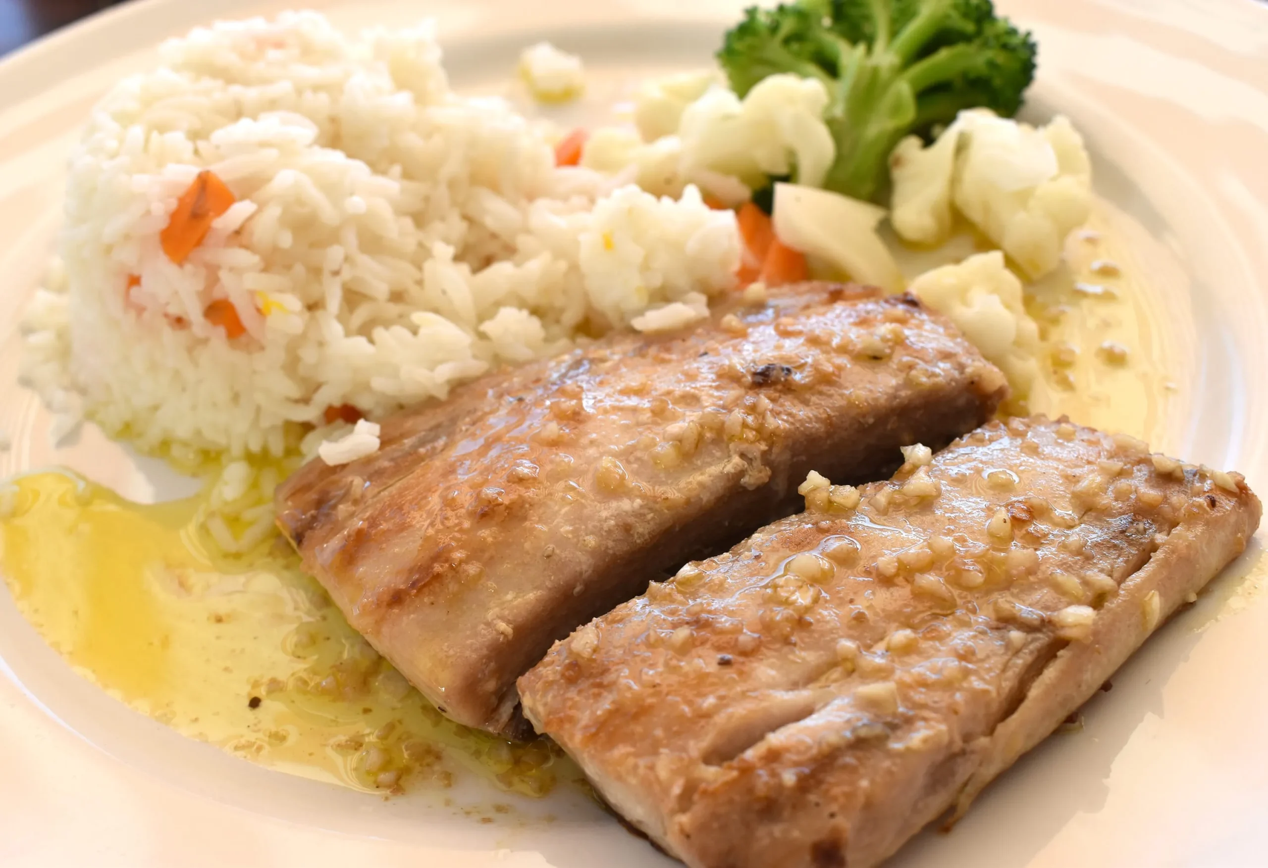 Pescado Marinado con Escalibados y Mojo