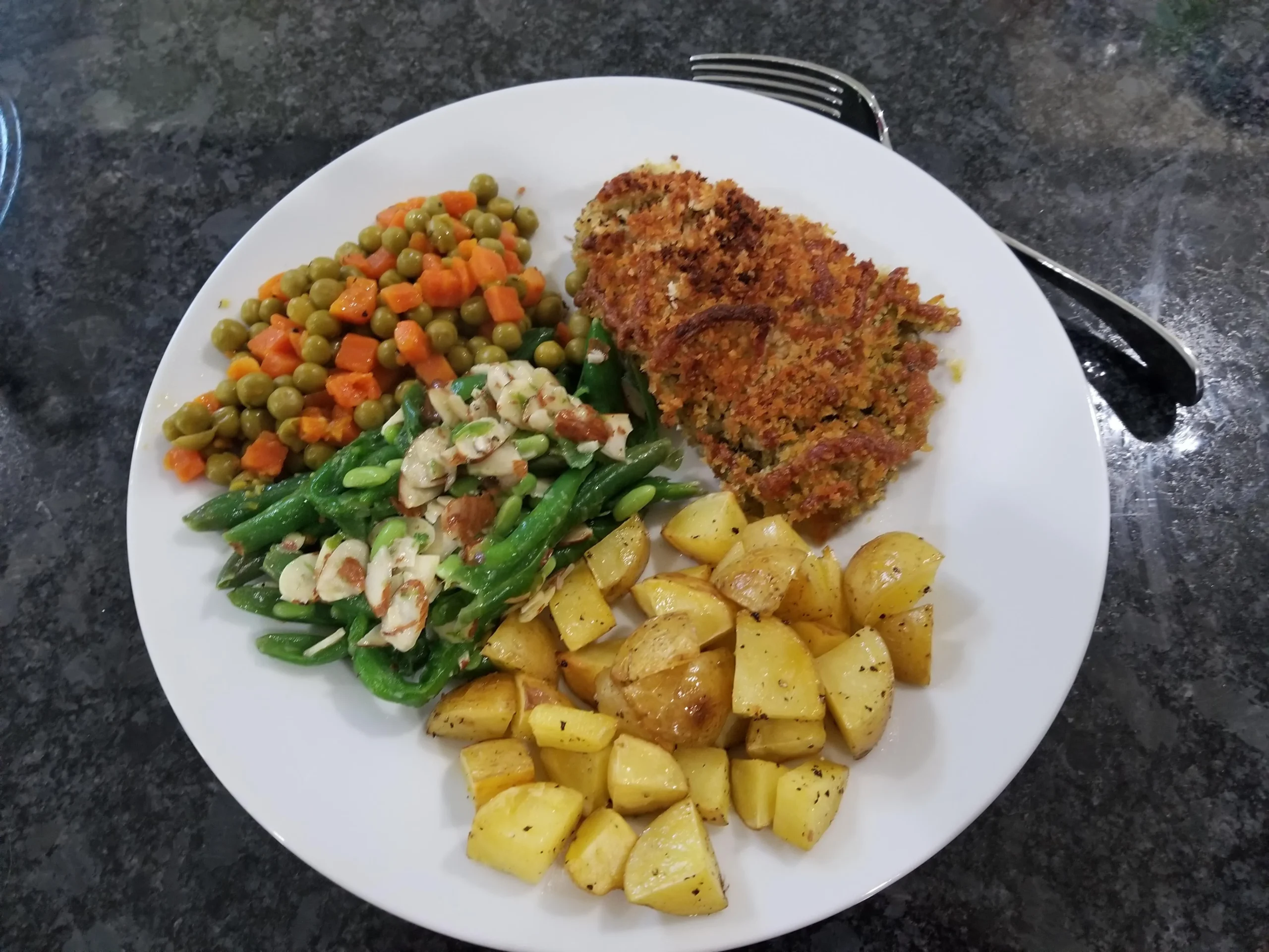 Pesto Panko Chicken with Roasted Potatoes and Green Beans