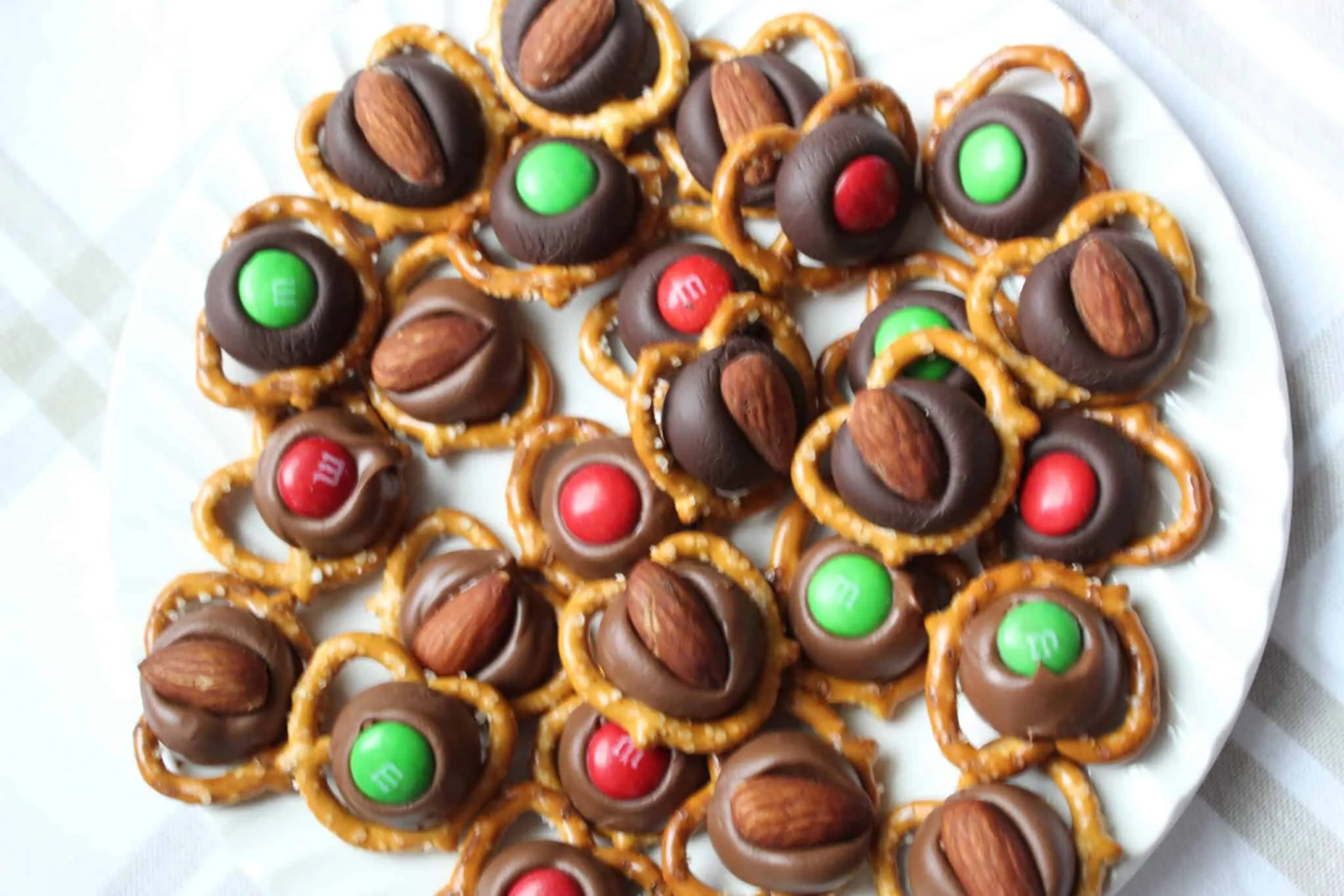Pretzels Hershey Kisses Super Simple Snack