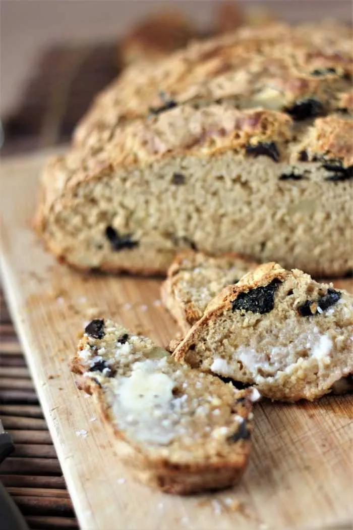 Roasted Garlic Olives Beer Bread