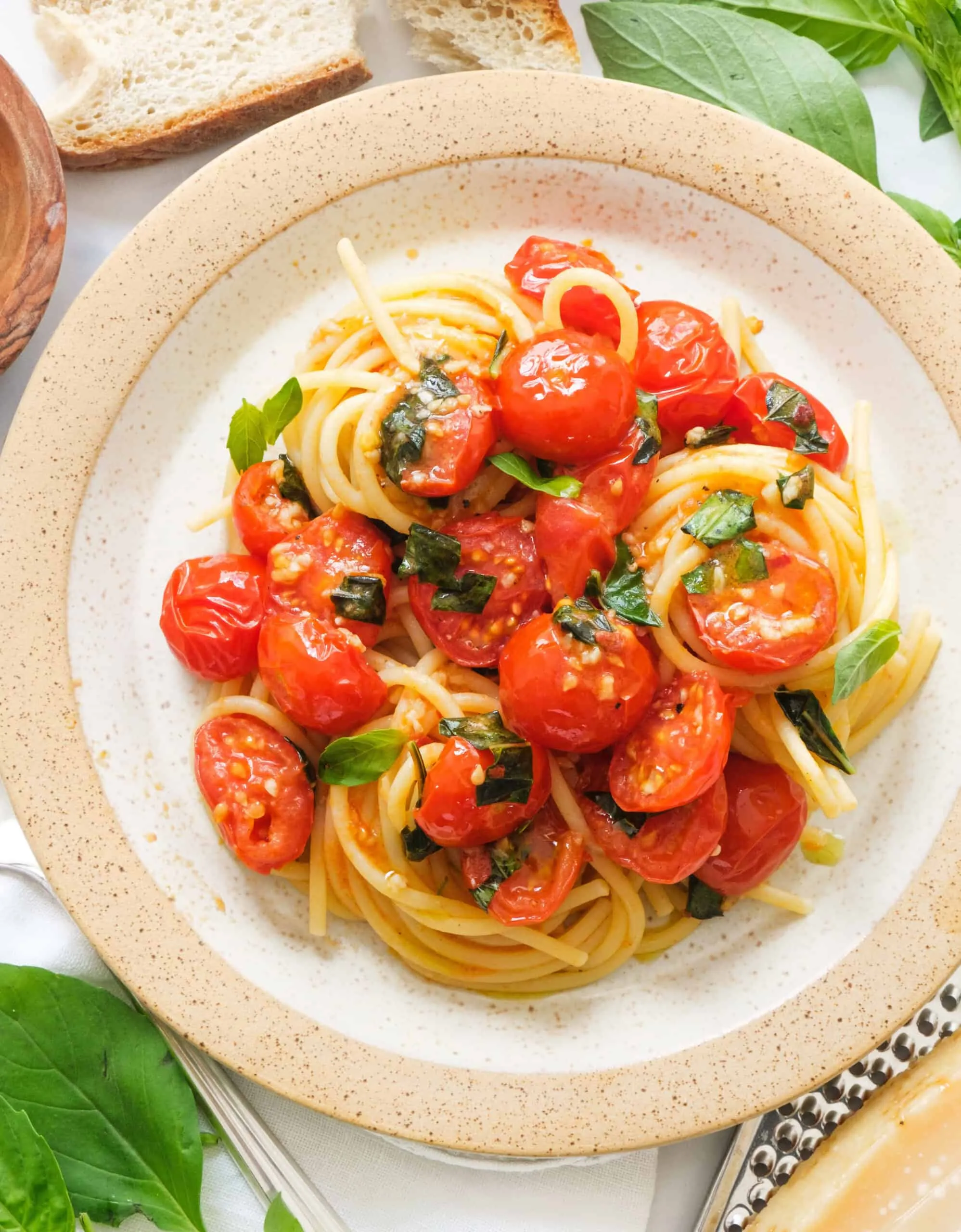 Simple Tomato Basil Pasta with Prosciutto