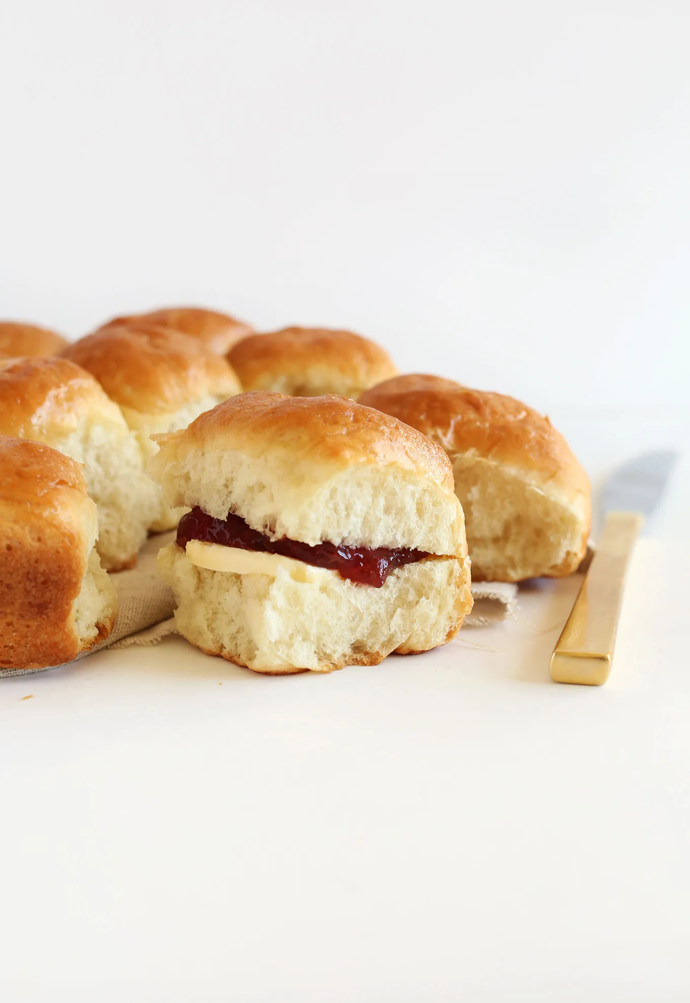 Simple Vegan Dinner Rolls