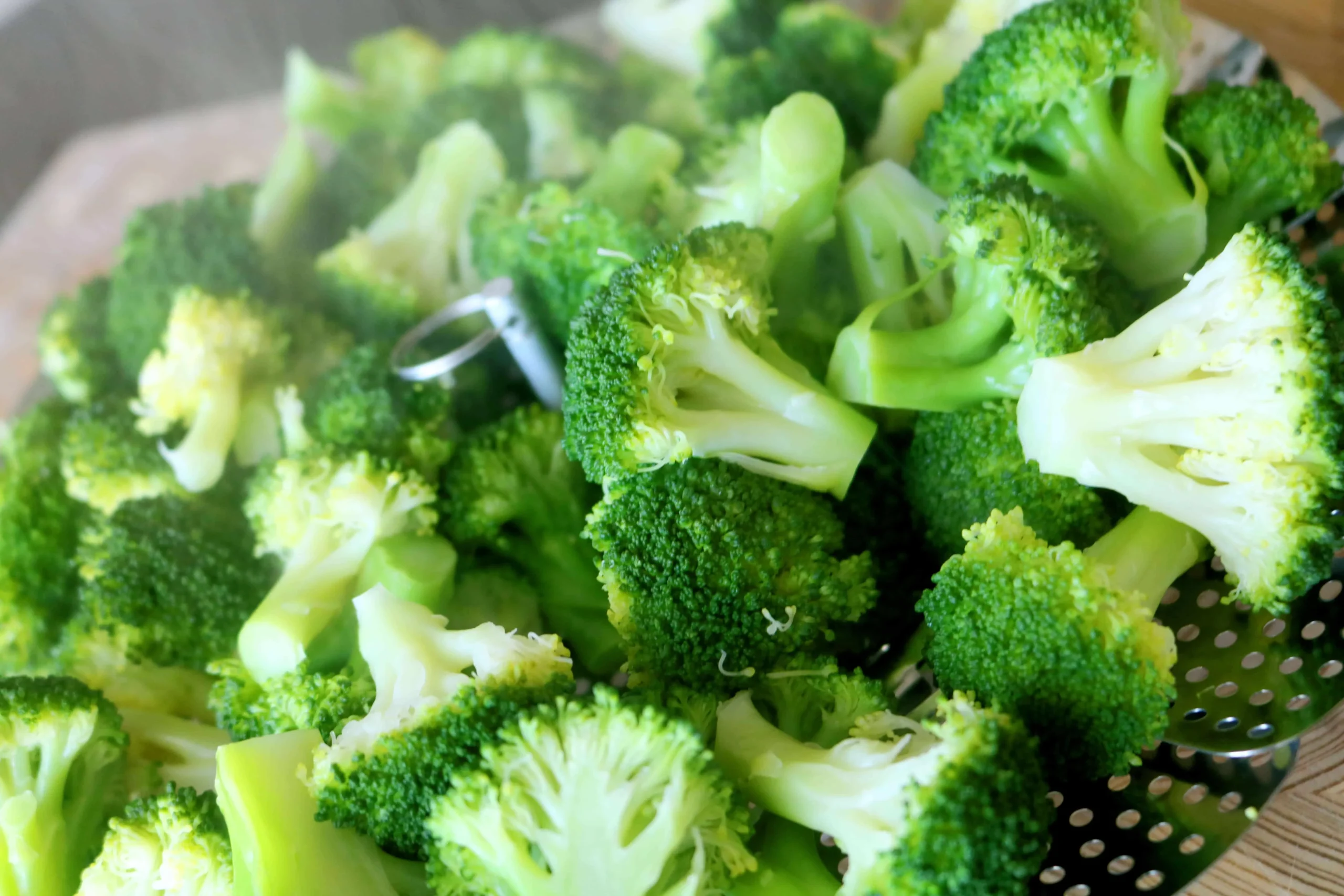 Steamed Broccoli with Broccoli Sauce