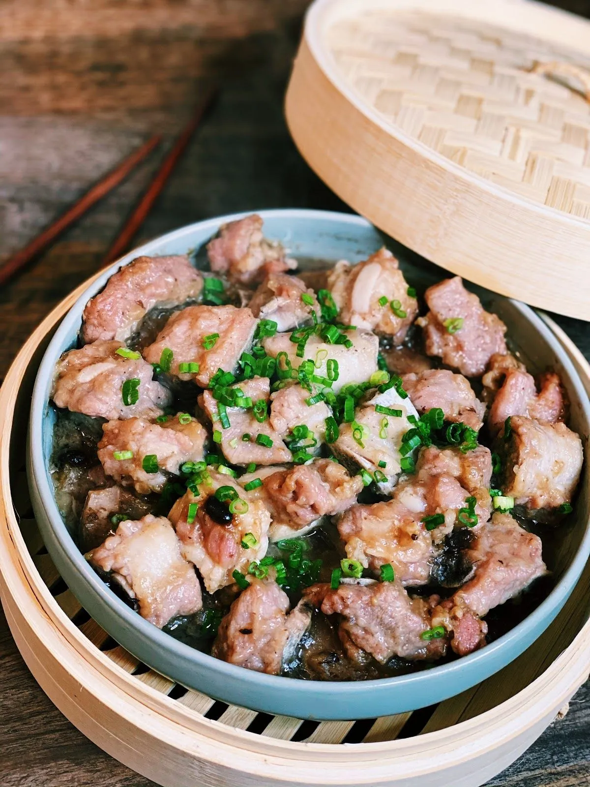 Steamed Spareribs with Black Bean Sauce (Dow See Jing Pie)