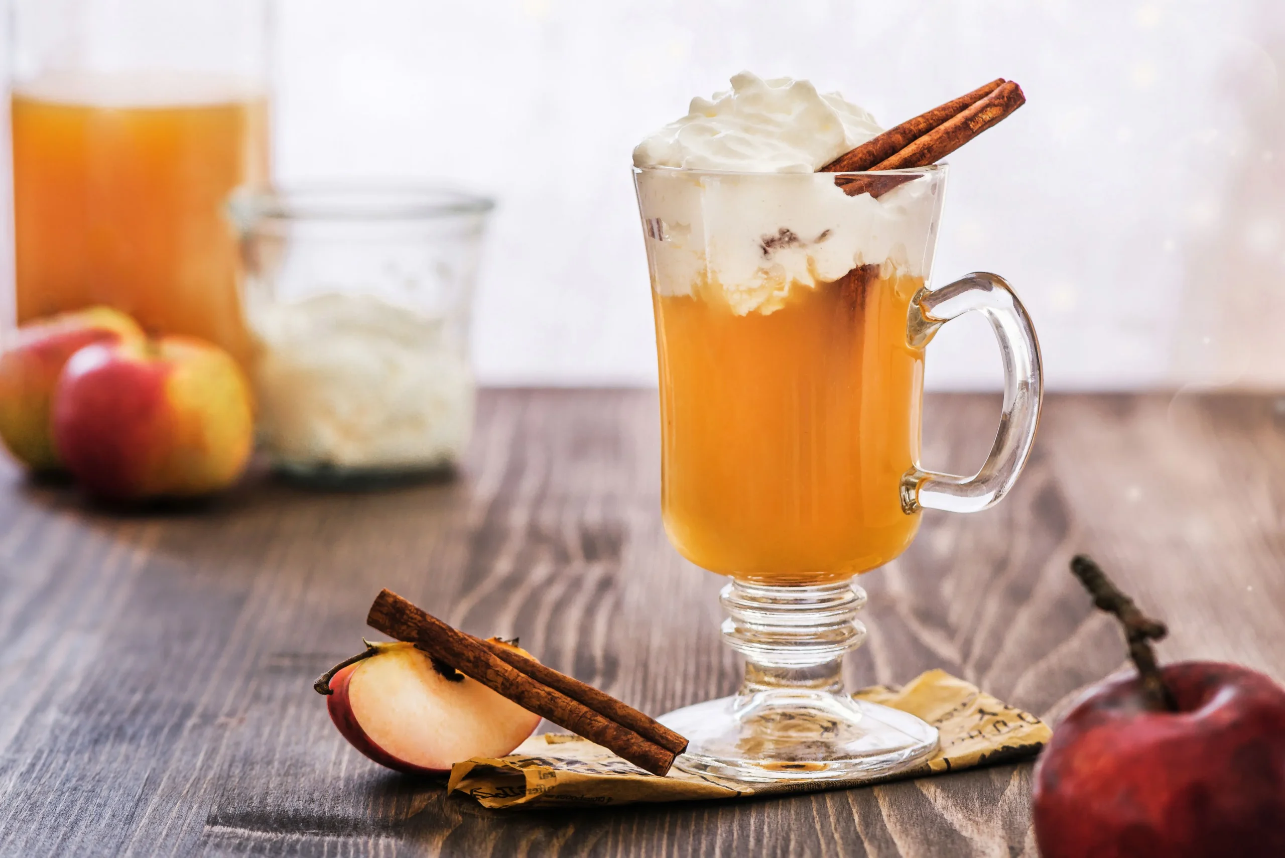 Warm Apple Pie Cocktail