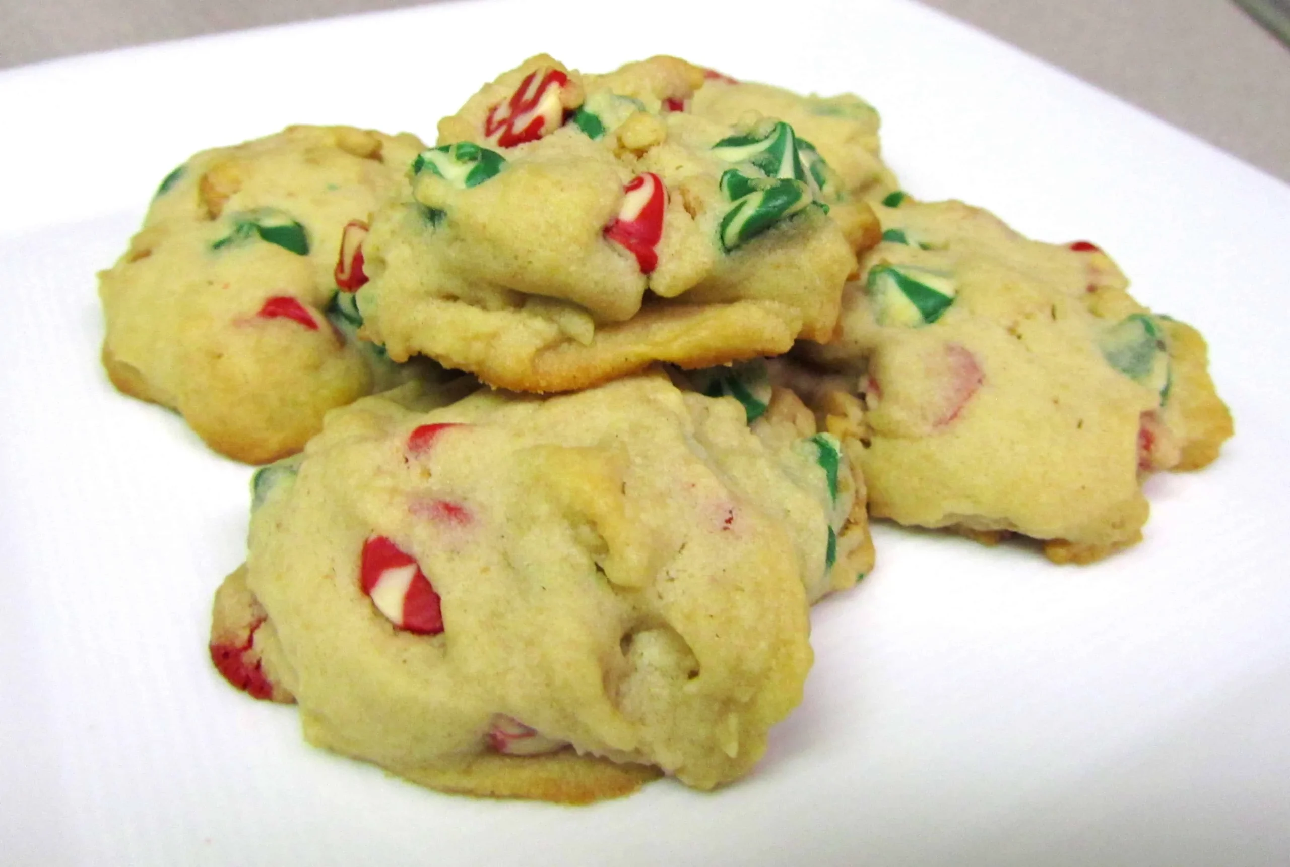 White Chocolate Cinnamon Toast Crunch Cookies