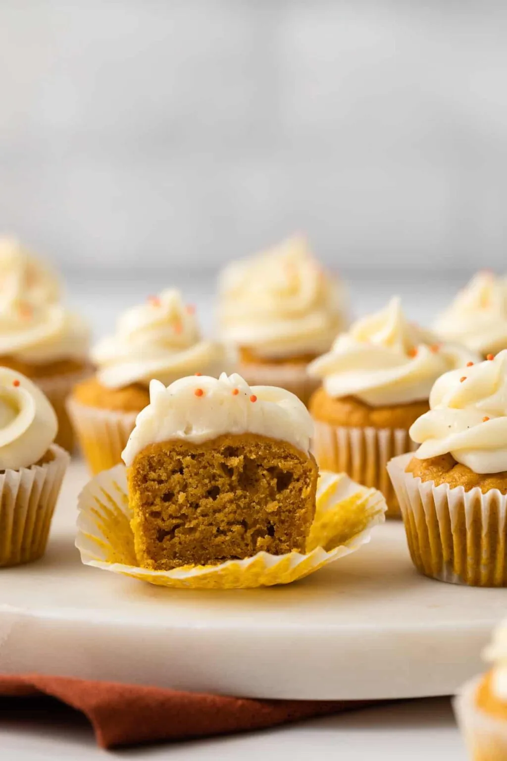 gingerbread cupcakes with pumpkin frosting