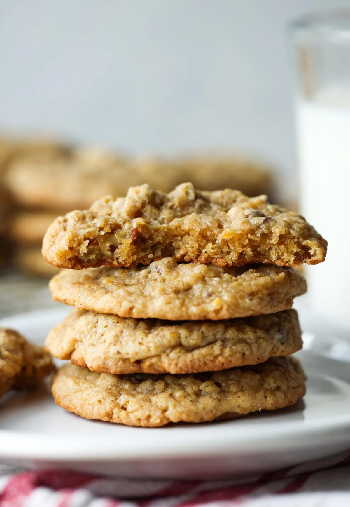 pecan cookies with rye and barley flakes