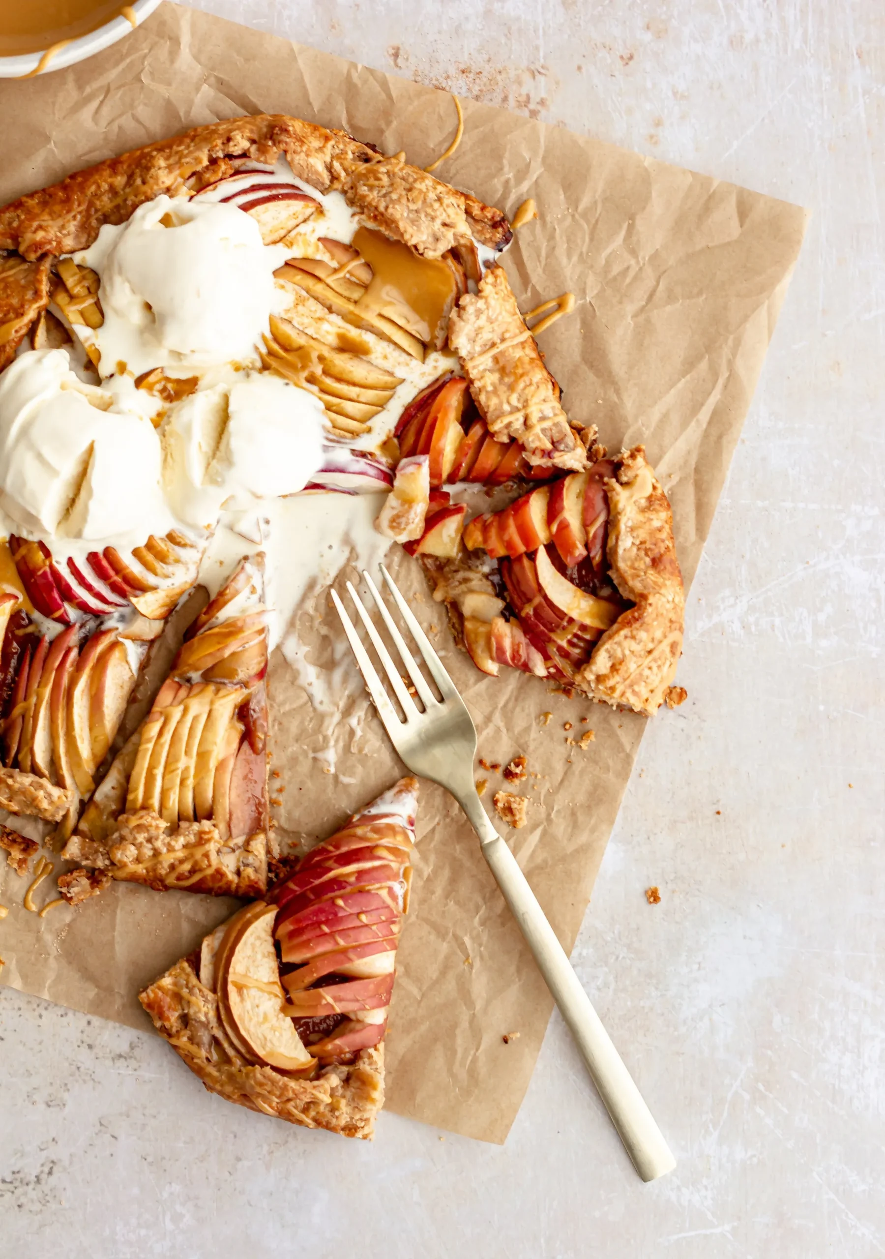 vegan ginger apple crostata